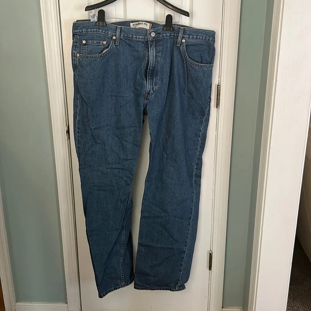 Blue long Levi jeans